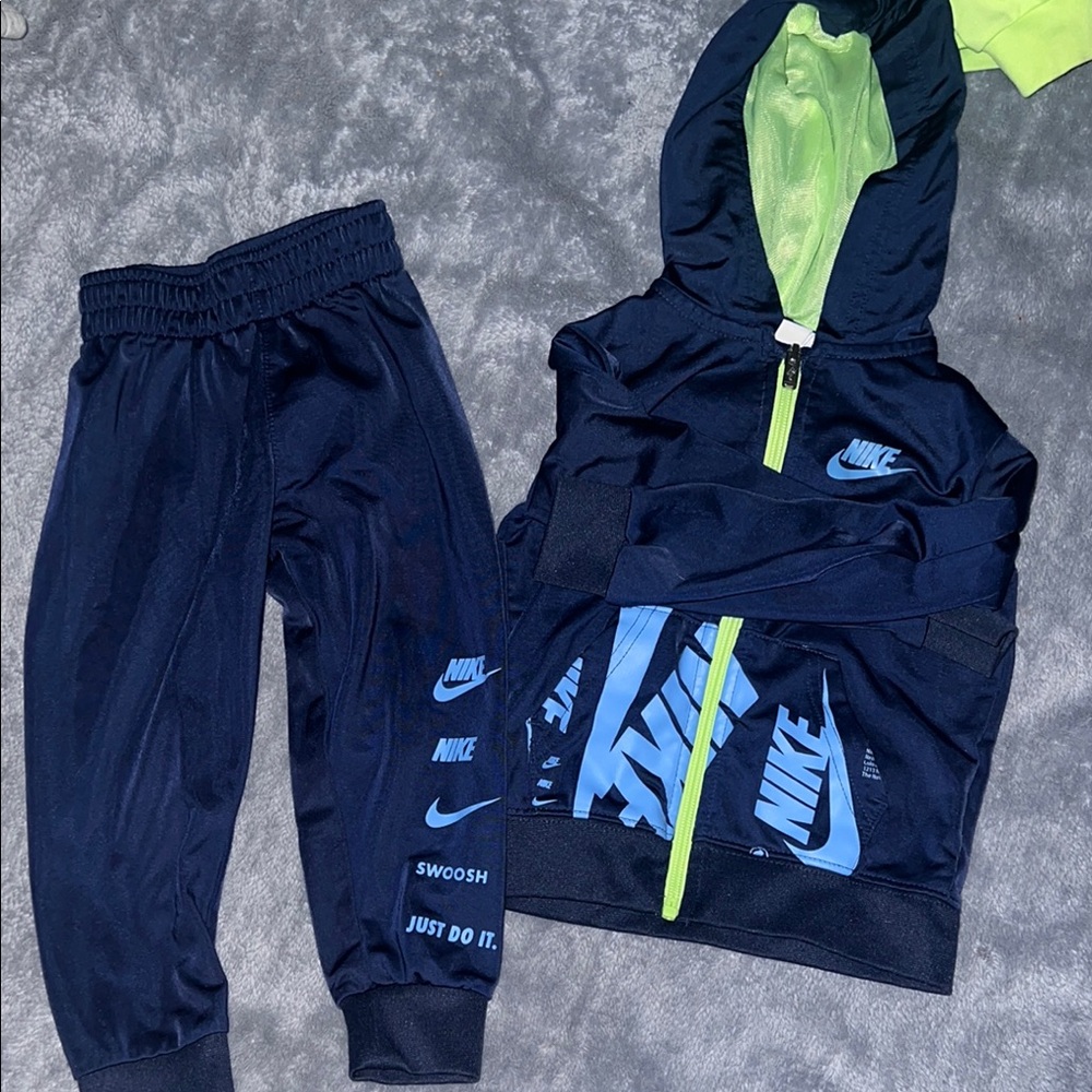 Blue and Neon Yellow/Green Nike Set 💚💙